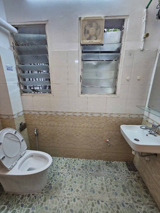 Bán căn tập thể tầng 3 phố Nguyễn Công Trứ, 60m2, 2pn, Nhỉnh 3 tỷ.