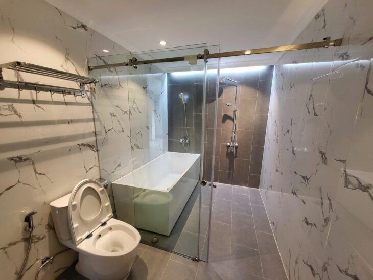 (TÒA VĂN PHÒNG-LÔ GÓC-BỀ THẾ)Phố Nguyên Hồng, Ôtô tránh 72m/8 Tầng/MT 17m 56 Tỷ