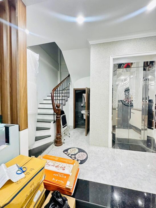 Phân Lô Hiếm-Ôtô đỗ cửa Phố Hoàng Cầu 44/50m, 7Tầng, MT 4.2m 16.9 Tỷ, mới đẹp