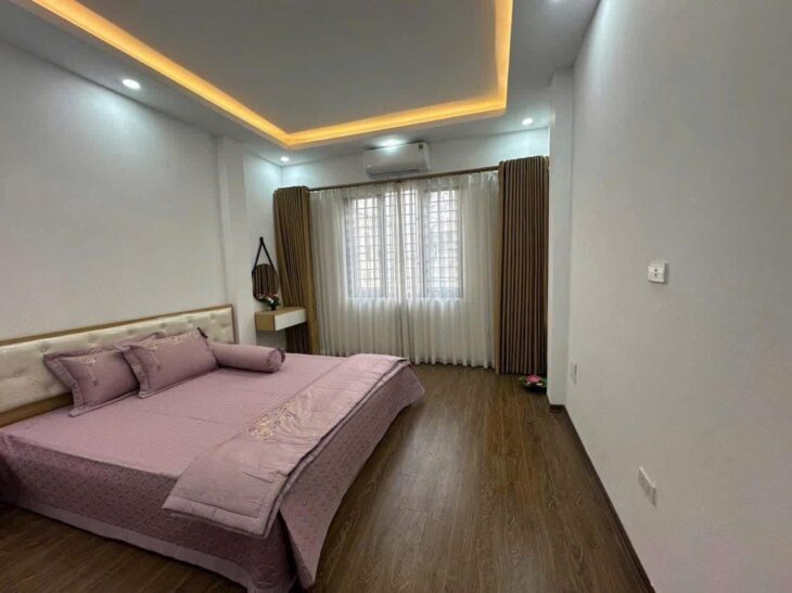 BÁN NHÀ PHỐ CỔ NGỌC LÂM 41M2 * 4 TẦNG * 7.26 TỶ , Ô TÔ DỪNG ĐỖ NGÀY ĐÊM TRƯỚC NHÀ