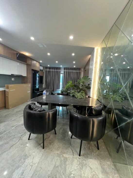 Lạc Long Quân – 6 tầng thang máy – ô tô qua nhà – 50m chỉ 11.5 tỷ