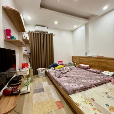 Cần bán gấp nhà phân lô ( kề ô tô), DT 45m2- 6 Tầng, Ngõ 41 Thái Hà, Đống Đa, giá chỉ 10,85 tỷ.