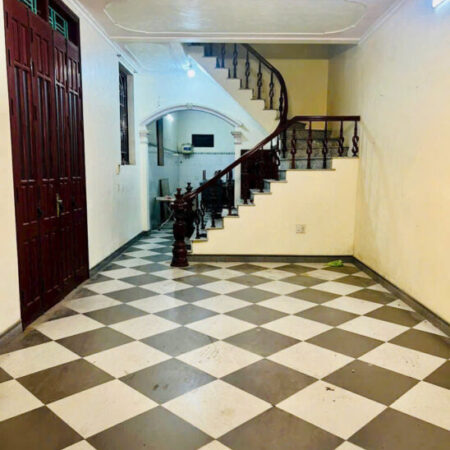 Bán nhà trung tâm phường Đề Thám- cách trần hưng đạo 25m, đường to rộng, có thể chia được 2 xuất.