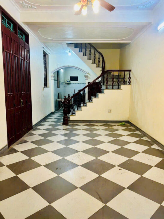 Bán nhà trung tâm phường Đề Thám- cách trần hưng đạo 25m, đường to rộng, có thể chia được 2 xuất.