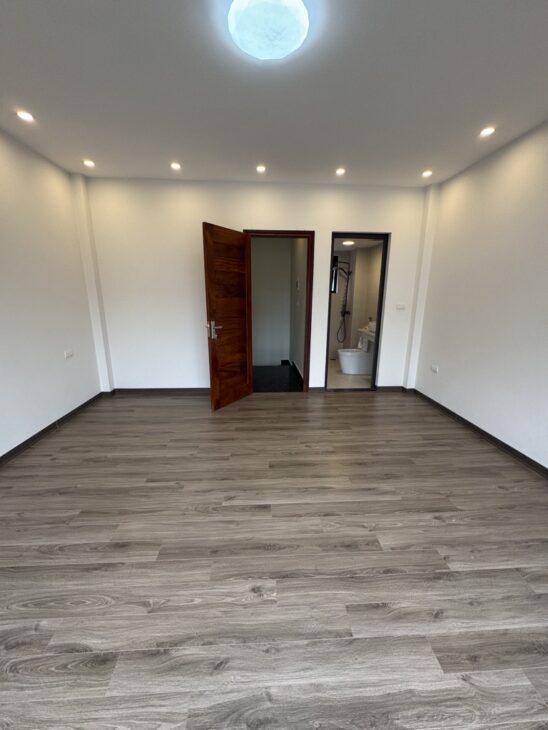 Bán nhà đẹp Ngõ 258 Ngọc Thuỵ – Oto – 2 thoáng- 6,9 tỷ ( Thương lượng)