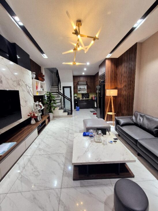 BÁN NHÀ GẦN PHỐ LÊ TRỌNG TẤN, Ô TÔ CHẠY VÒNG QUANH, NỘI THẤT VIP, 50m, 12.5 tỷ