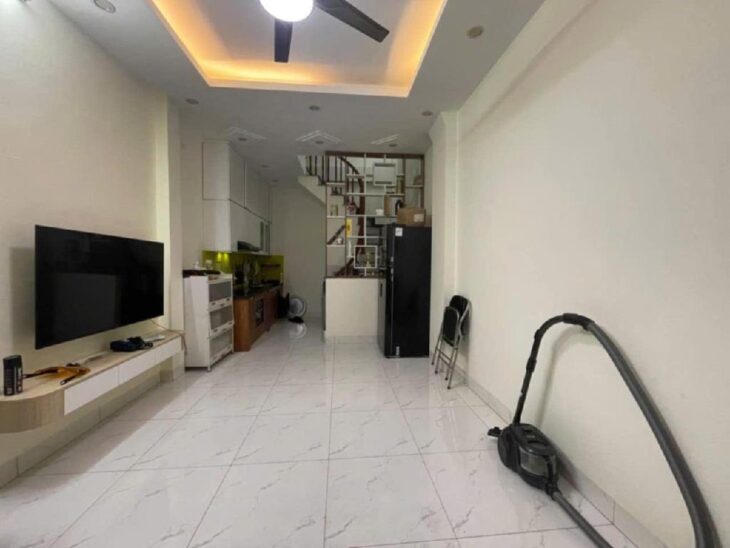 ‘BÁN NHÀ GẦN PHỐ LÊ TRỌNG TẤN, Ô TÔ ĐỖ CỬA 50m, 5 TẦNG, 35m, 5.2 tỷ