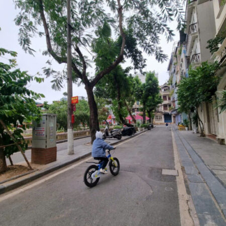 Hiếm đường Cầu Giấy 48m2, 3T, MT5.2m view Hồ Quận Ủy lô góc 3 thoáng vỉa hè ô tô