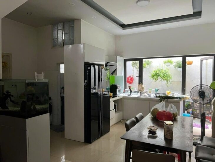 # Nhà Lô Góc đường Nhựa có Lề gần Nguyễn Văn Linh, 78m2, 3 tầng, kinh doanh, Ô tô đậu