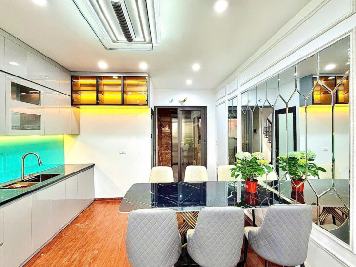 Phân lô cực đẹp phố Xuân La 43m2, 6T thang máy 2 thoáng ô tô dừng đỗ view sân rộng 100m2