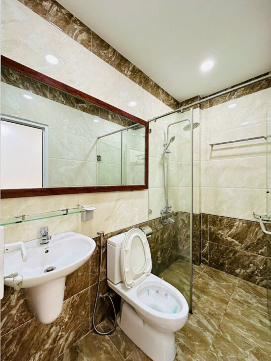 NHÀ BÁN VỊ TRÍ KẾ MẶT TIỀN THỐNG NHẤT – P.11 – XEM NGÀY NGAY GỌI E 03332 9 5552 THÚY