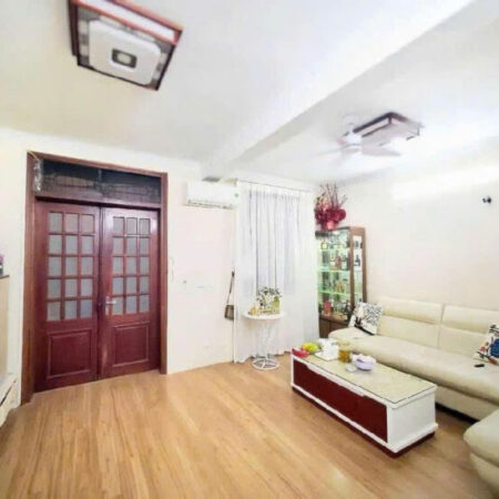 Bán nhà Hào Nam Đống Đa, Nở Hậu, Có Sân Riêng Để Xe, 49mx4T, Giá: 8,8 Tỷ, Lh: 0396935190.