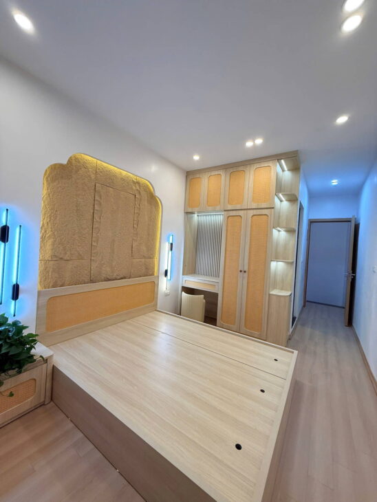 Bán gấp nhà mới, kề ô tô, DT 28m2, 5 tầng, Ngã Tư sở ( Nguyễn Trãi, Thanh Xuân). 5,6 tỷ.