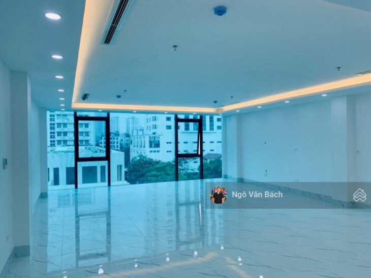 Bán tòa văn phòng – Phố Trần Quốc Hoàn. 80m2, MT 6.5m, 32 tỷ dòng tiền 1,2 tỷ/năm