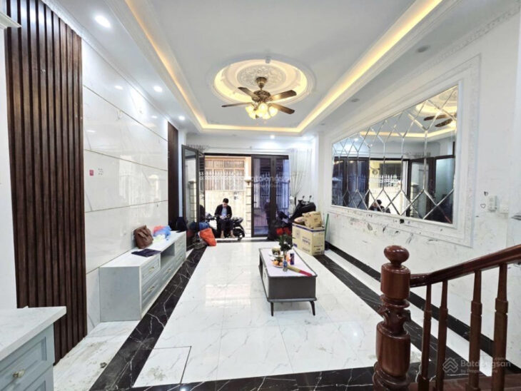 Bán nhà riêng chính chủ, ngõ 79 đường Cầu Giấy, diện tích 35m2, 5 tầng, giá 8,9 tỷ