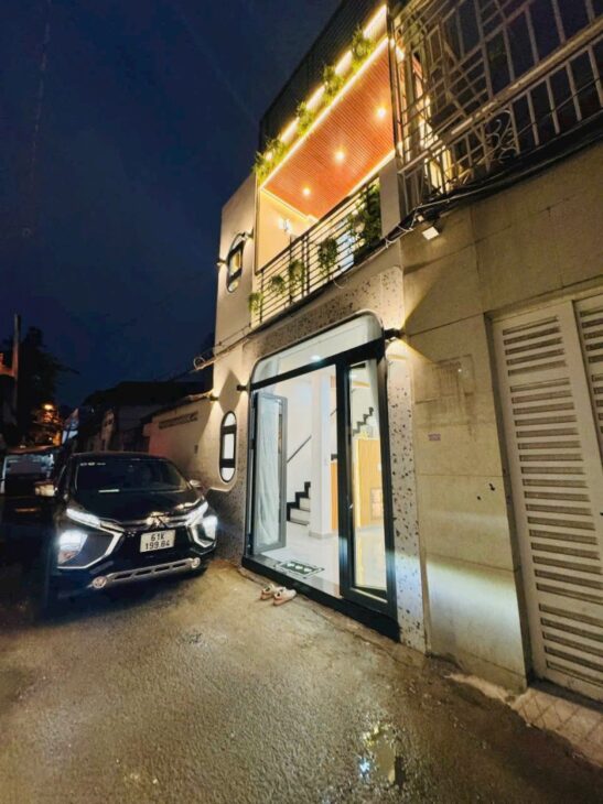 Bán Nhà giáp Lê Quang Định, Xe Hơi đỗ cửa, 2 PN Chỉ Nhỉnh 4 Tỉ