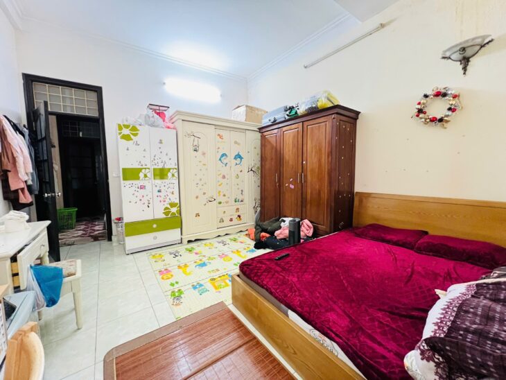 ĐỐNG ĐA – ĐƯỜNG LÁNG – 59M2 – 4 NGỦ – SÂN CỔNG RIÊNG ĐỂ XE (~ NHỈNH 130TR/M2)