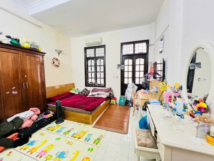ĐỐNG ĐA – ĐƯỜNG LÁNG – 59M2 – 4 NGỦ – SÂN CỔNG RIÊNG ĐỂ XE (~ NHỈNH 130TR/M2)
