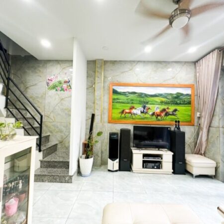 Bán Nhà kế Phan Xích Long, 2 Tầng 2 PN, Có sân để xe Nhỉnh 3 Tỉ