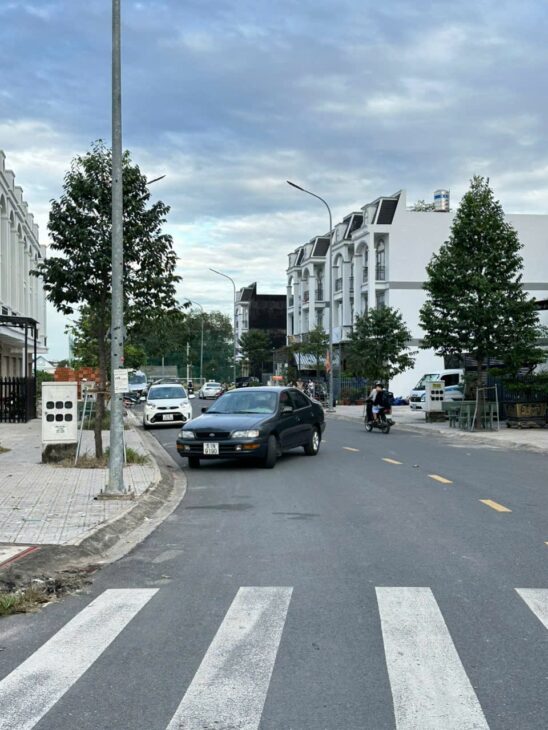 Cần bán đất mặt tiền đường nhựa 13m gần KCN Vsip 2 đối diện trường học cấp 1, cấp 2 phú chánh