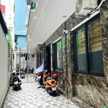 bán nhà quan hoa. sổ đỏ chính chủ. nội thất đẹp. ở ngay đón tết