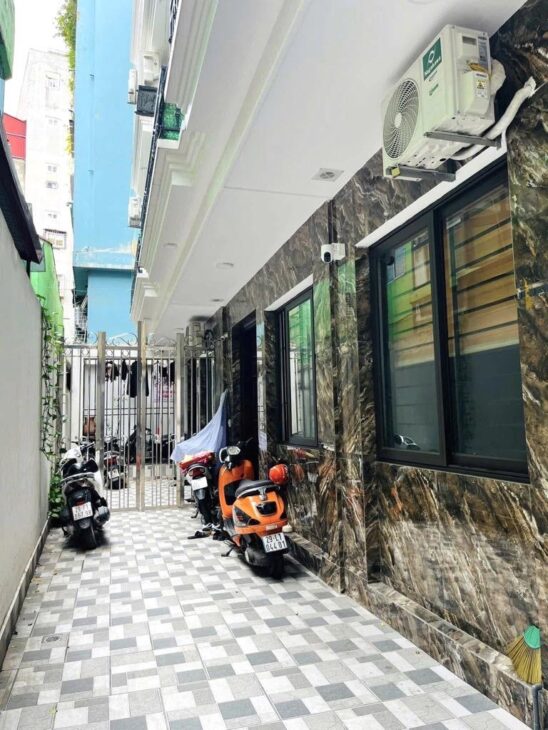 bán nhà quan hoa. sổ đỏ chính chủ. nội thất đẹp. ở ngay đón tết