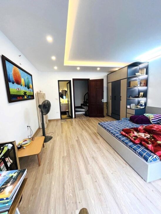 bán nhà quan hoa. sổ đỏ chính chủ. nội thất đẹp. ở ngay đón tết