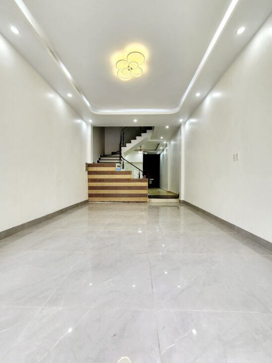 Nhà Thiên Lôi, 60m 4 tầng, ngõ 7m ô.tô đỗ cửa. Giá 5.6 tỉ tuyến 2 cực đẹp