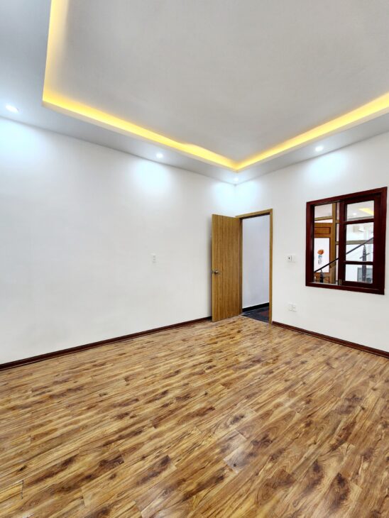 Nhà Thiên Lôi, 60m 4 tầng, ngõ 7m ô.tô đỗ cửa. Giá 5.6 tỉ tuyến 2 cực đẹp