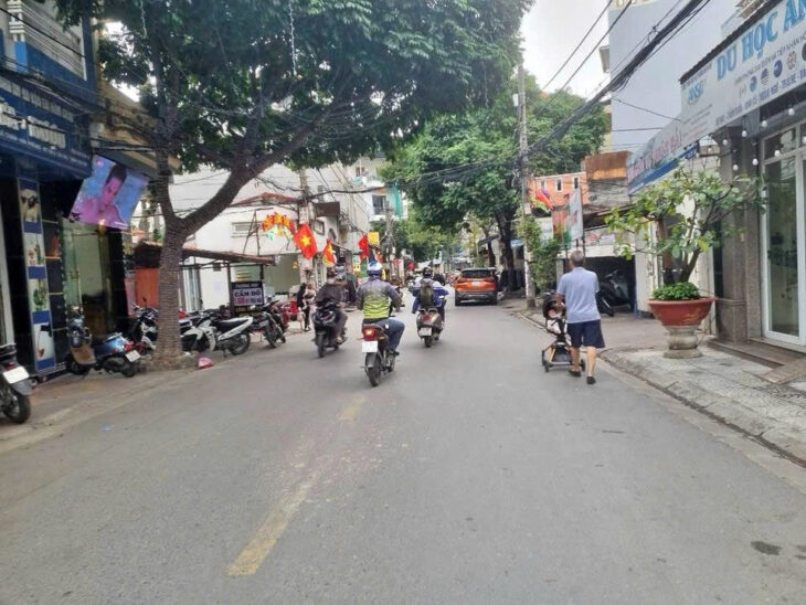 Bán nhà đẹp nhất mặt đường Miếu Hai Xã, 72m, ngang 4.5, lô góc, Giá 8 tỉ, gần Chợ Hàng