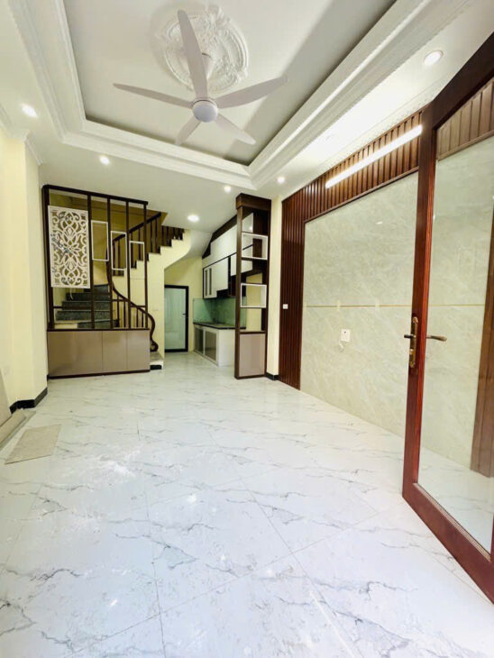 LĨNH NAM NHÀ MỚI Ngõ Thông Ô Tô Đỗ Cửa Vào Nhà 32m 5 Tầng 6.5 tỷ