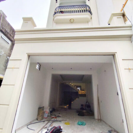 Bán nhà mặt ngõ Thiên Lôi, 56m 3 tầng độc lập, ô.tô đỗ cửa, Giá 4.45 tỉ gần AEON