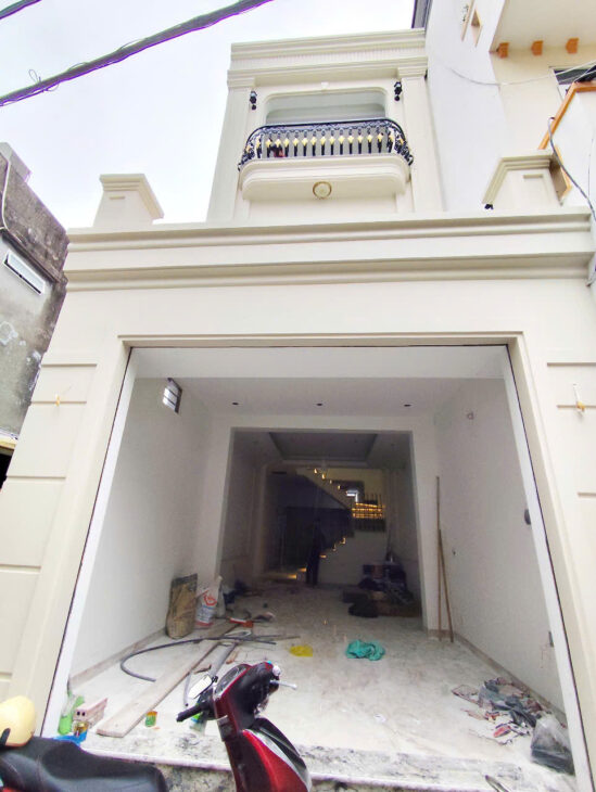 Bán nhà mặt ngõ Thiên Lôi, 56m 3 tầng độc lập, ô.tô đỗ cửa, Giá 4.45 tỉ gần AEON