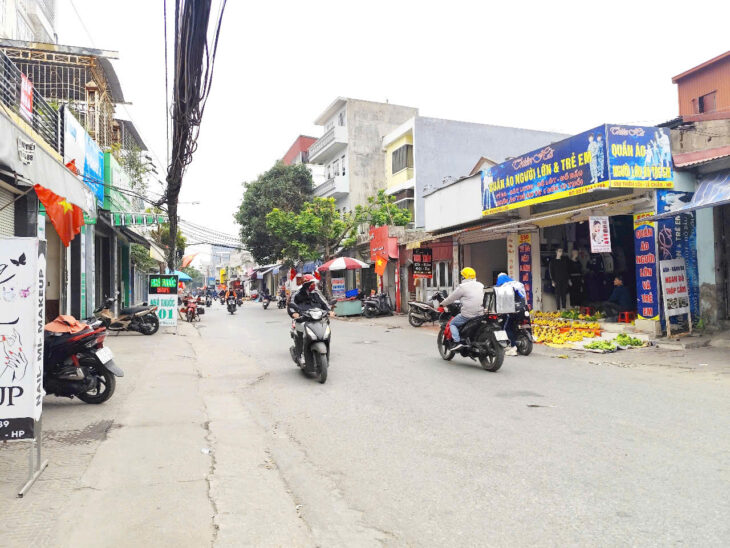 Bán nhà mặt ngõ Thiên Lôi, 56m 3 tầng độc lập, ô.tô đỗ cửa, Giá 4.45 tỉ gần AEON