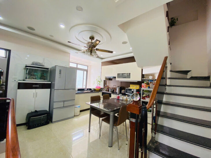 Nhà phân lô Tô Vũ – 193 Văn Cao, 40m 5 tầng độc lập, đường 10m, Giá 5.4 tỉ, đẹp như mới