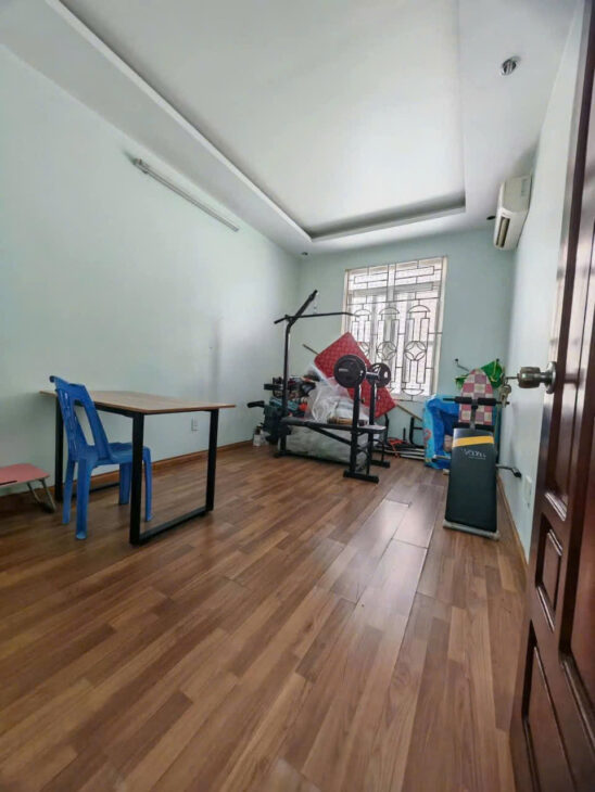 Bán nhà Thiên Lôi, 62m 3 tầng, ô.tô đỗ cửa, vị trí cực nông, Giá 4.2 tỉ gần AEON