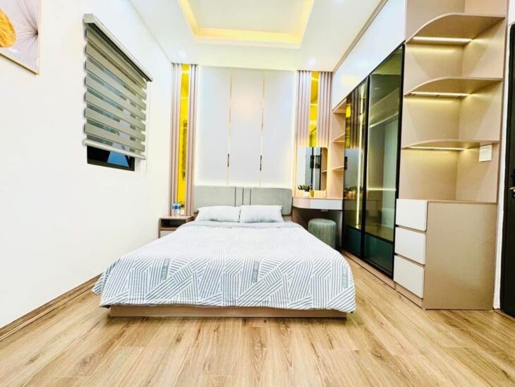 Bán nhà siêu đẹp – giá rẻ 28m2 * 5 tầng – mặt tiền 4.2 mét Hồ Ba Mẫu – quận Đống Đa