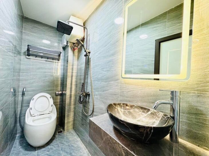 Bán nhà siêu đẹp – giá rẻ 28m2 * 5 tầng – mặt tiền 4.2 mét Hồ Ba Mẫu – quận Đống Đa