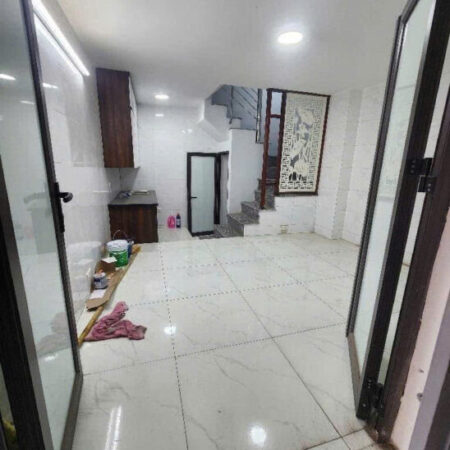 Bán Nhà Lĩnh Nam 19m 3 Tầng 2 Phòng Giá 1.68 tỷ Sổ Đổ chung