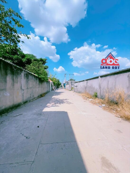 D443 **Cần bán đất 2 sào 7 (2.700m²), quy hoạch SKC, đã đóng thuế đầy đủ tại địa điểm Suối Sao, Hố