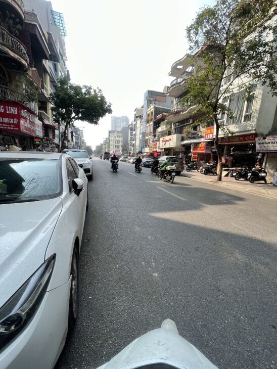 CHÍNH CHỦ CẦN BÁN GẤP CĂN NHÀ TẠI NGỌC LÂM- 10M RA MẶT PHỐ- CÓ CHỖ ĐỂ OTO- NHÀ ĐẸP Ở LUÔN