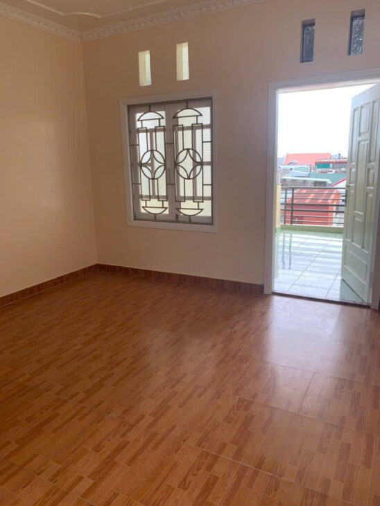 Nhà mặt đường Thiên Lôi, 93m 4 tầng, vỉa hè 3m, Giá 9.3 tỉ, gần Chợ và AEON