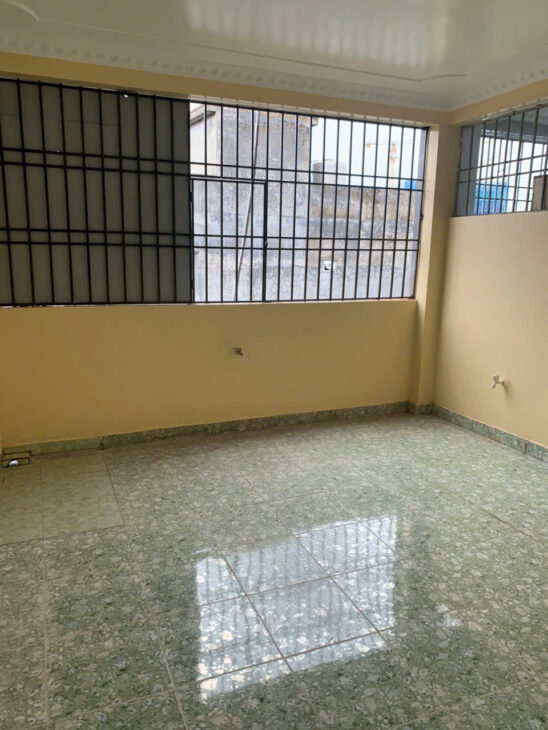 Nhà mặt đường Thiên Lôi, 93m 4 tầng, vỉa hè 3m, Giá 9.3 tỉ, gần Chợ và AEON
