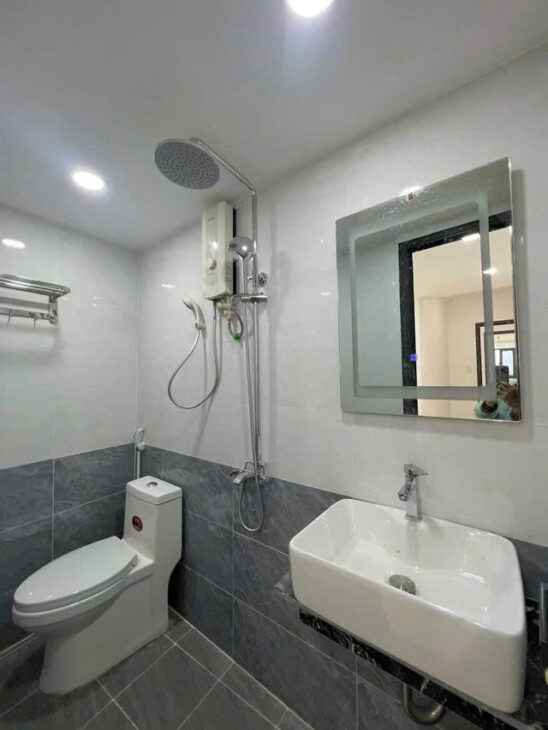 NGAY CÔNG VIÊN PHÚ NHUẬN, XE HƠI ĐỖ CỬA, MỚI Ở NGAY