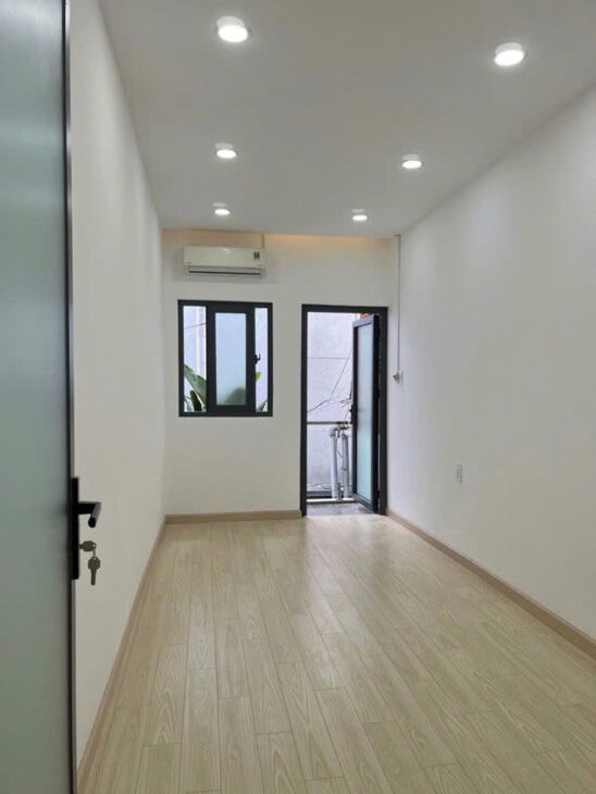 NGAY CÔNG VIÊN PHÚ NHUẬN, XE HƠI ĐỖ CỬA, MỚI Ở NGAY