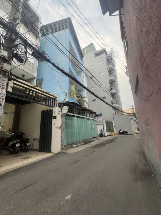 NGAY CÔNG VIÊN PHÚ NHUẬN, XE HƠI ĐỖ CỬA, MỚI Ở NGAY
