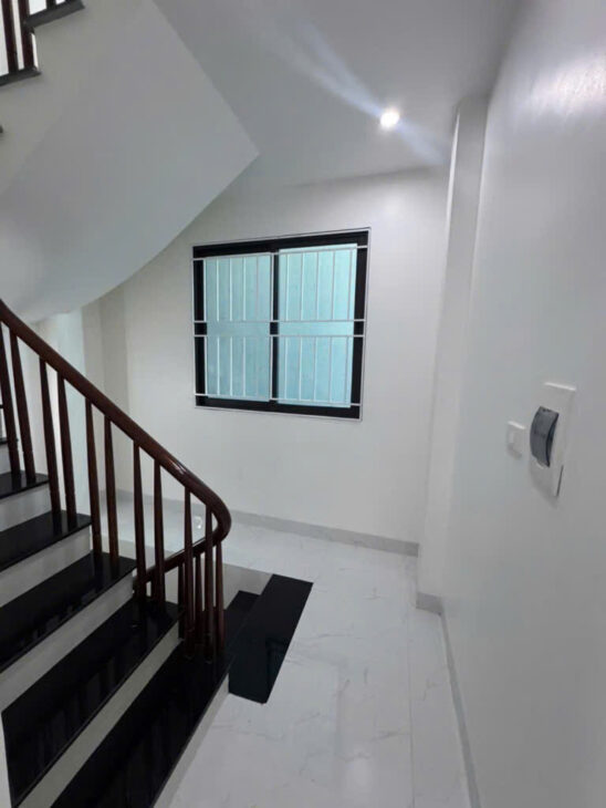 BÁN NHÀ DÂN XÂY PHỐ TẢN ĐÀ 32M2 X 5 TẦNG, GẦN PHỐ, Ô TÔ ĐỖ CỬA.