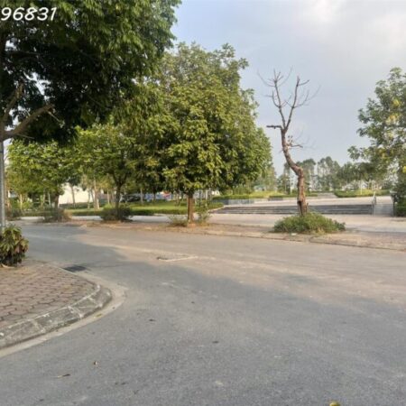 57M ĐẤT LONG BIÊN VỈA HÈ Ô TÔ TRÁNH ĐỖ NGÀY ĐÊM, 10M RA ĐƯỜNG 40M