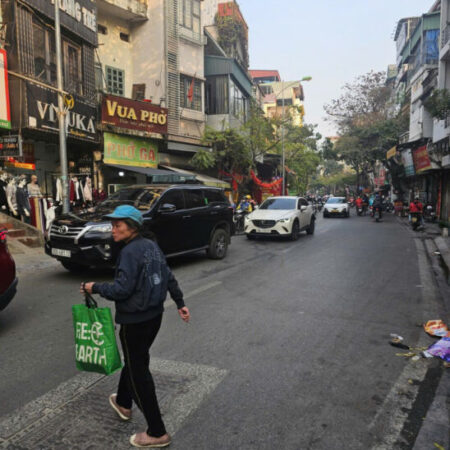 SIÊU HIẾM MẶT PHỐ THỤY KHUÊ – VỈA HÈ – KINH DOANH BẤT CHẤP – LÔ GÓC – DÒNG TIỀN 10TR/THÁNG -chỉ 4,2