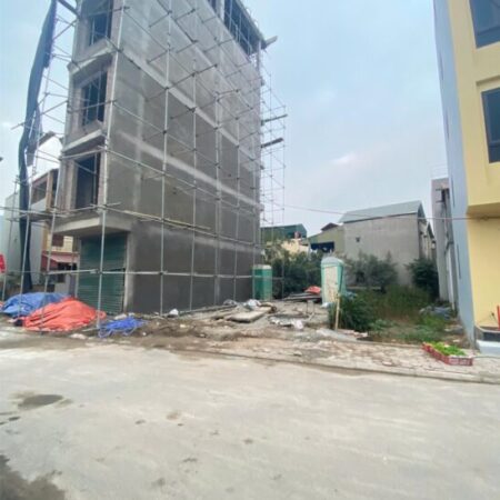 ĐẤT VỈA HÈ RỘNG 12M Ô TÔ TRÁNH ĐỖ NGÀY ĐÊM – KINH DOANH MẶT CHỢ – VIEW CÔNG VIÊN LONG BIÊN